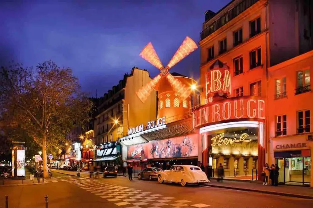 Romantique Moulin Rouge Montmartre Paris